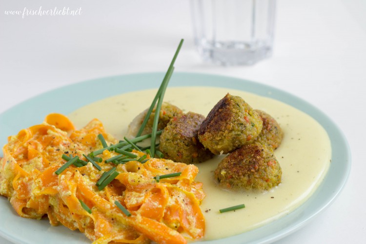 Falafel Bällchen mit Möhren-Joghurt-Zitronen-Sauce