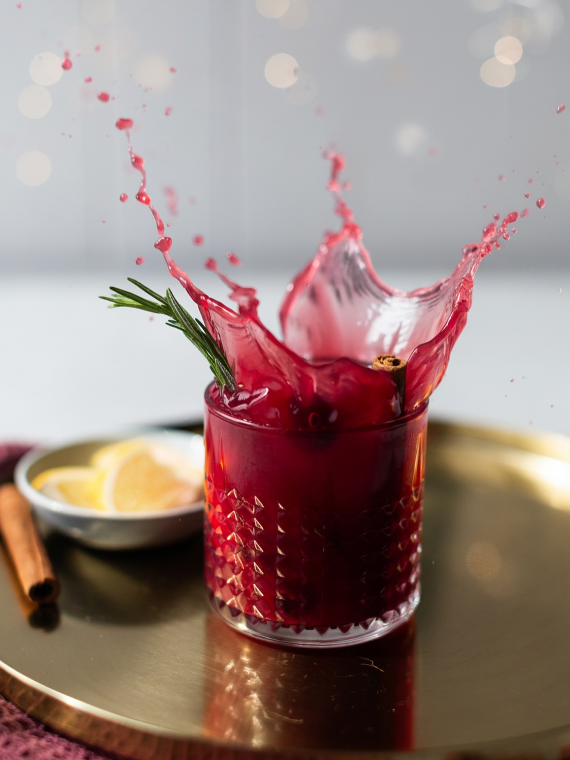 💦 Vorsicht, jetzt wird‘s spritzig. 🤭

📸 Das Shooting für dieses Kundenprojekt hat mir besonders viel Spaß gemacht. 

💌 Wenn auch du Foto- oder Videocontent für deine Marke brauchst: Ich freue mich über Anfragen an mail@anneklein.berlin.

✨ Splash Shot | Drink Photography | Food Fotografie | Content Creation | Beverage Styling