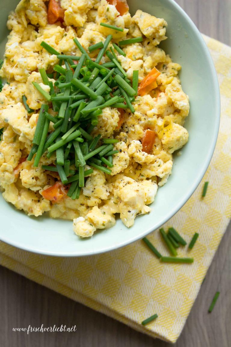 Curry-Käse-Rührei mit getrockneten Tomaten - Frisch Verliebt - mein ...