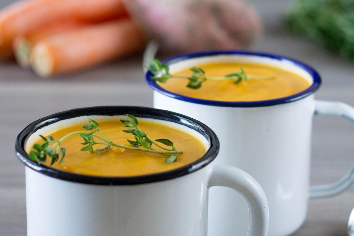 Süßkartoffel-Karotten-Suppe mit Kokosmilch und Ingwer - Frisch Verliebt ...