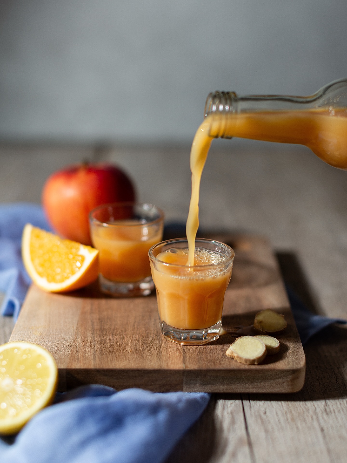 🥃 Hast du Lust auf einen selbst gemachten Immunbooster-Shot? Perfekt für die aktuelle Erkältungssaison und diese sibirischen Temperaturen. 🤧🥶

📸 Das Foto entstand im Rahmen einer Kundenproduktion, bei der ich das Foodstyling und die Fotografie übernommen habe.

💌 Du brauchst Foto- oder Videocontent für deine Brand? Schreib mir gerne eine Nachricht an mail@anneklein.berlin

✨ Food Fotografie | Ingwer Shot | Winter Content Creation | Seasonal Content | Healthy Drinks
