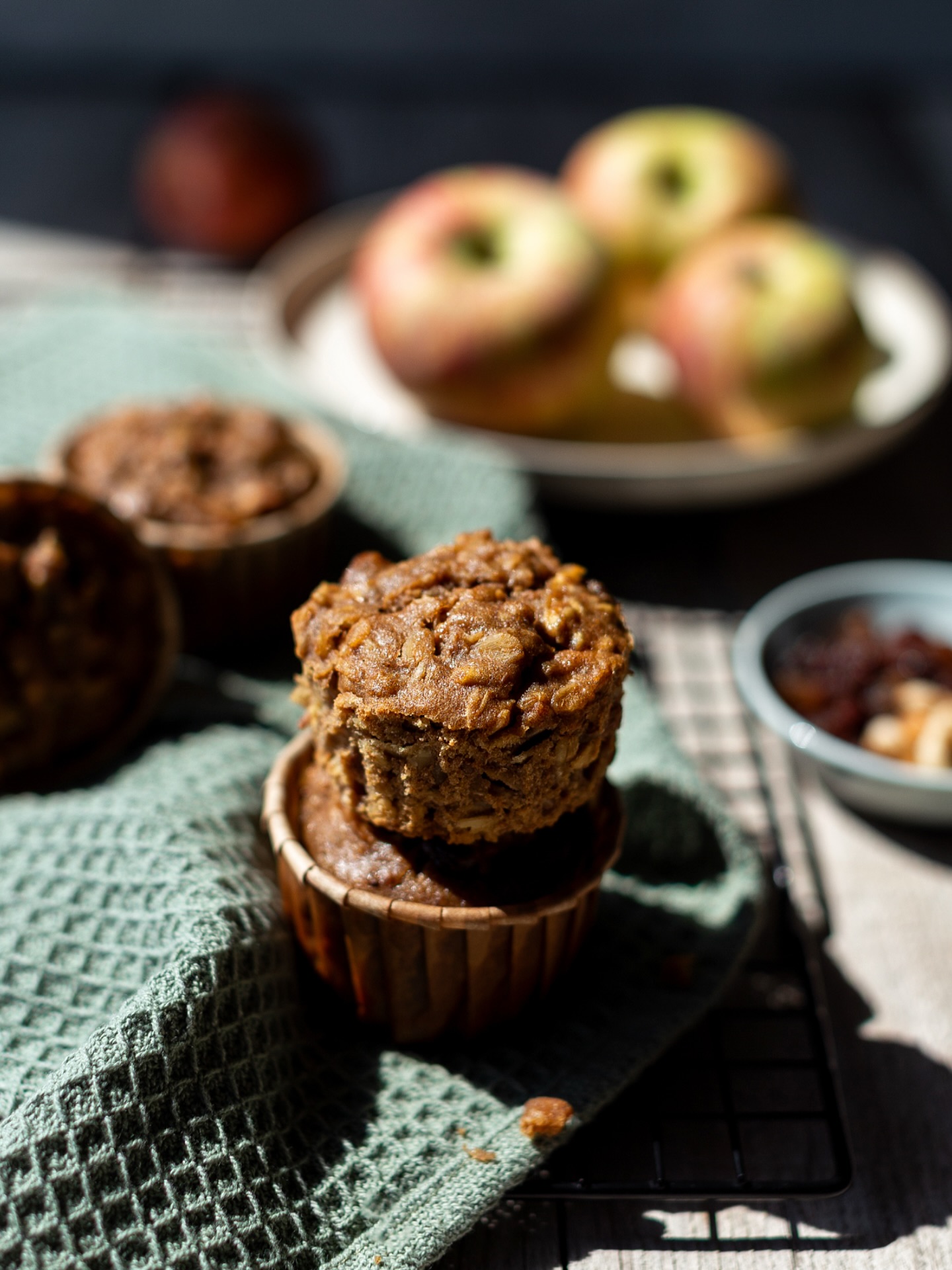 🍎 Heute schon ans morgige Frühstück denken? Diese saftigen Apfel-Haferflocken-Muffins sind perfekt für einen leckeren Start in den Tag. ☀️

📸 Das Foodstyling und die Fotografie stammen aus einem aktuellen Kundinnen-Shooting – herbstliches Licht inklusive.

✨ Ich liebe es momentan, mit direktem Sonnenlicht zu arbeiten. Vor ein paar Jahren war das noch ein absolutes No Go. ☺️ 

📬 Du brauchst noch visuelles Futter für dein Produkt oder deine Marke? Schreib mir gerne: mail@anneklein.berlin 💌