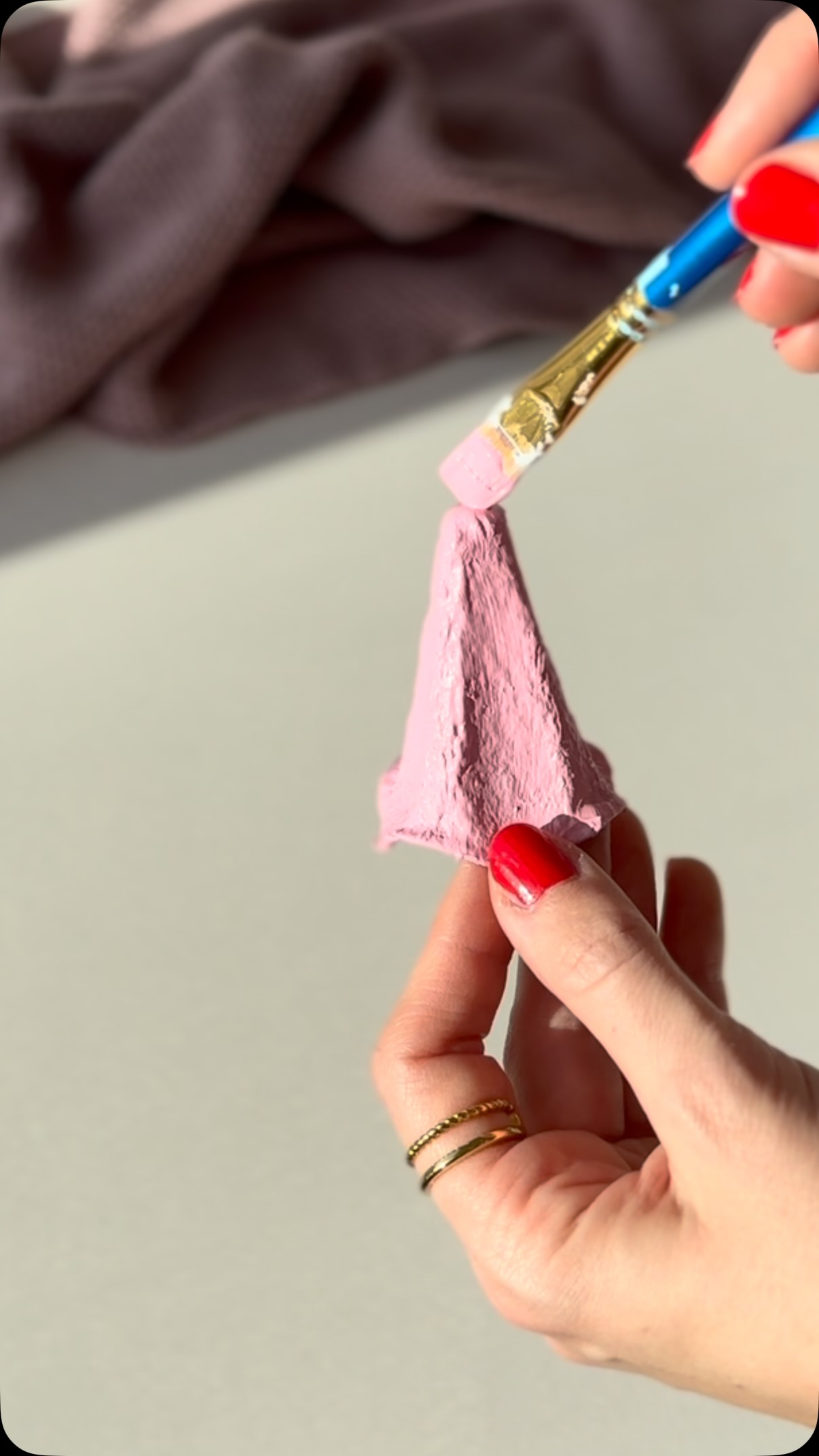 Upcycling time! ♻️ Aus alten Eierkartons zaubern wir diese süßen Halloween Gespenster - als Deko oder Beschäftigung für Kinder. 👻